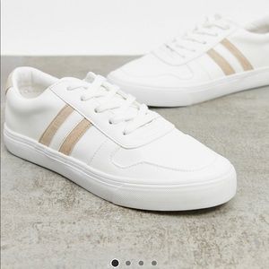 Stripe lace up sneakers